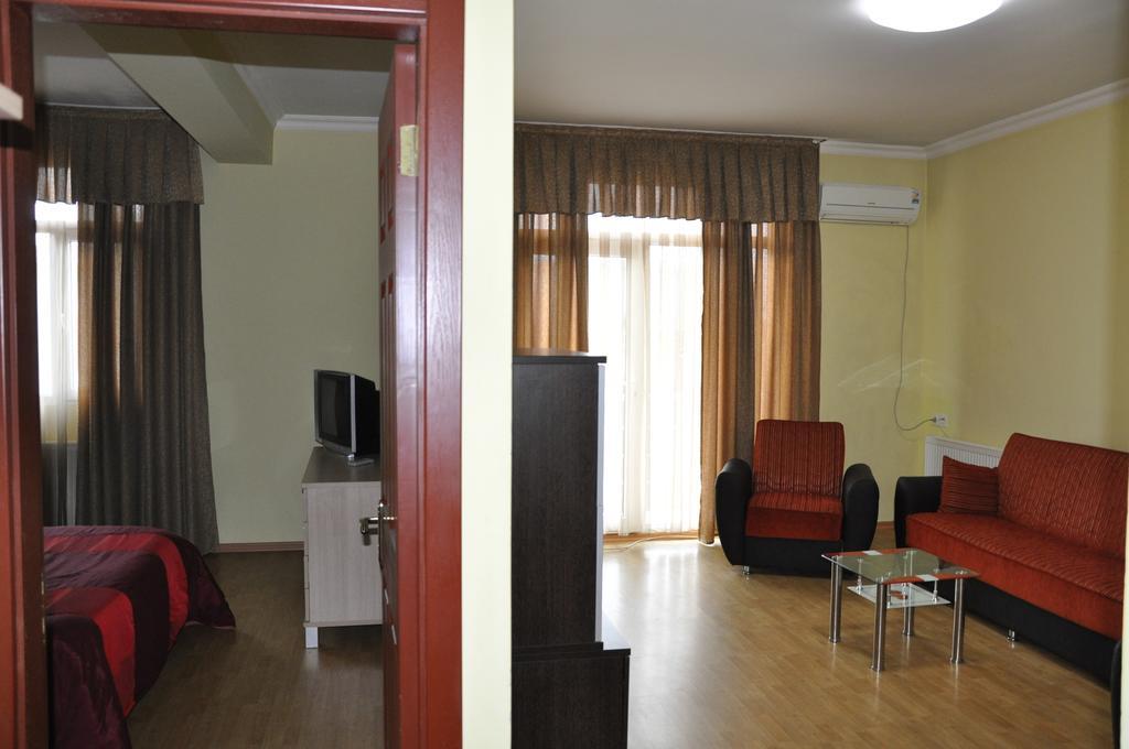 Prestige Hotel Batumi Quarto foto